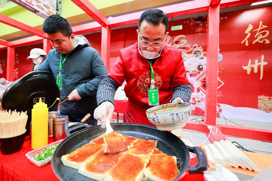 完美体育官网聊诚评丨山东省首届齐鲁小吃文明节暨红红火火过大年行径侧记(图5)