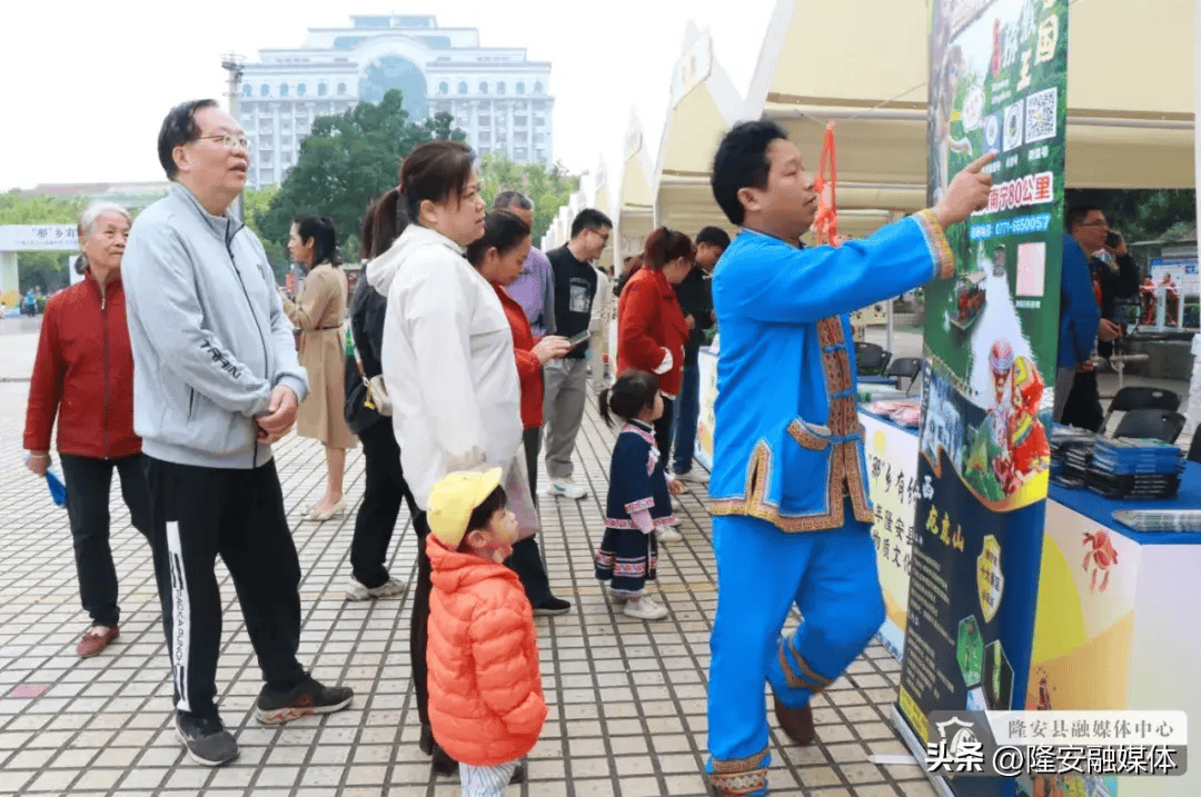 完美体育官网品美食、买特产、观文旅——“三月三”隆安“那”里市场逛吃乐不断(图3)