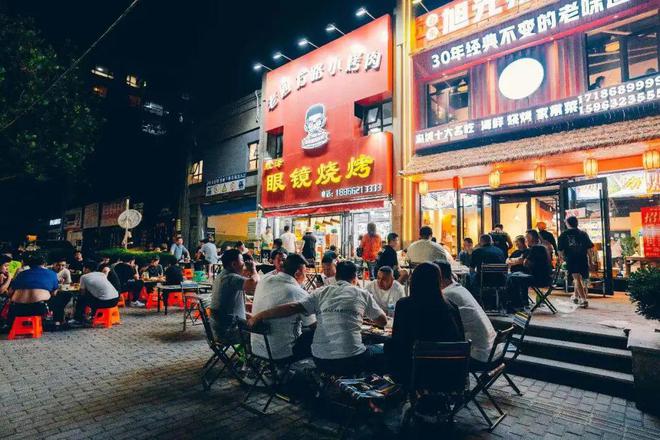 完美体育官网这些“美食圈”绝对打倒你的胃…… 市北美食“夜江湖” 越夜越飘香(图9)